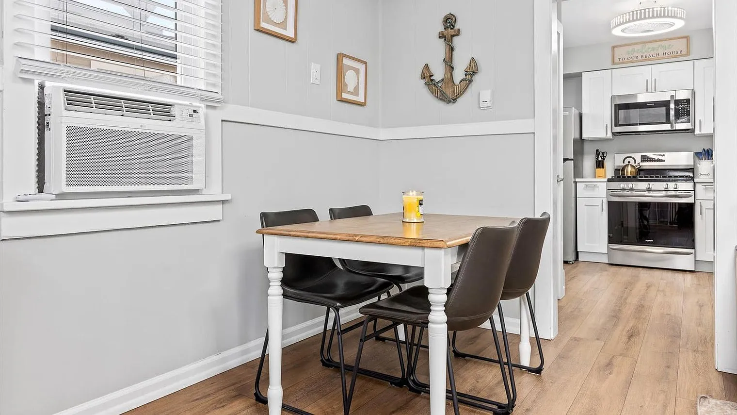 2 bed, 2.0 bath, 893 sqft, $3,834 — Photo 3
