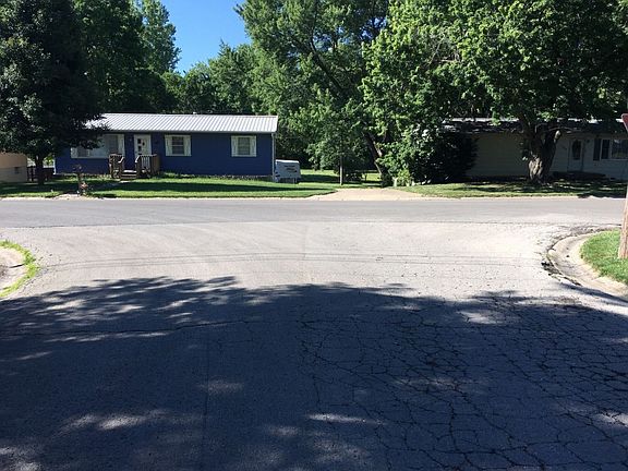 4th image of 1700 Boyd St