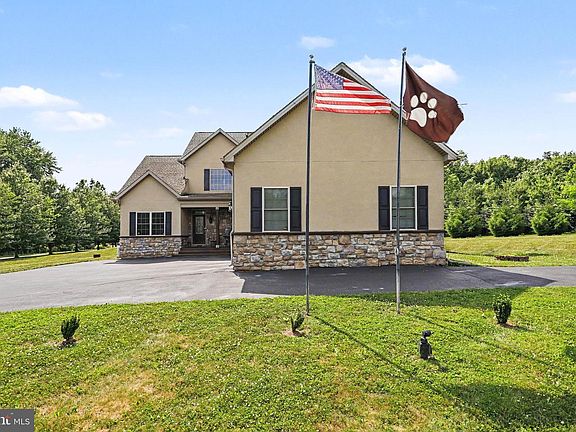 4th image of 654 Old Quaker Rd