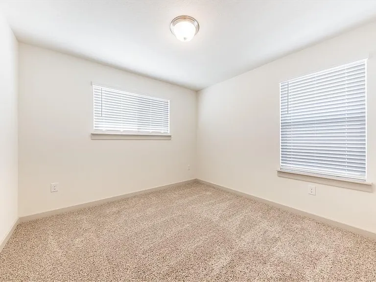 8304 Mimi Ln — Photo 10