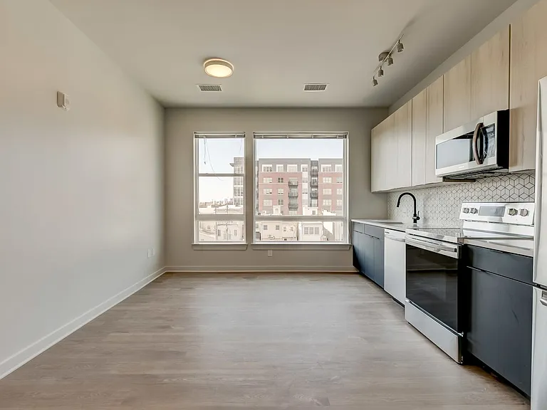 115 W Hamburg — Photo 27
