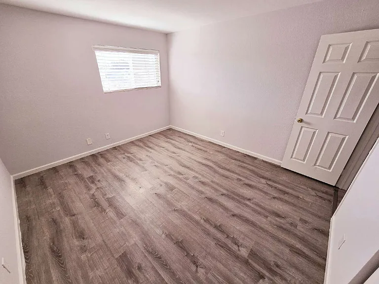 4360 Twin View Cir #3 — Photo 9