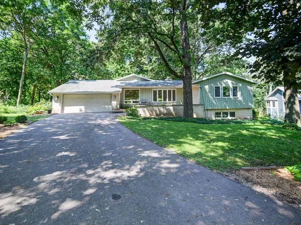 3603 Hart Circle, Mcfarland, WI 53558