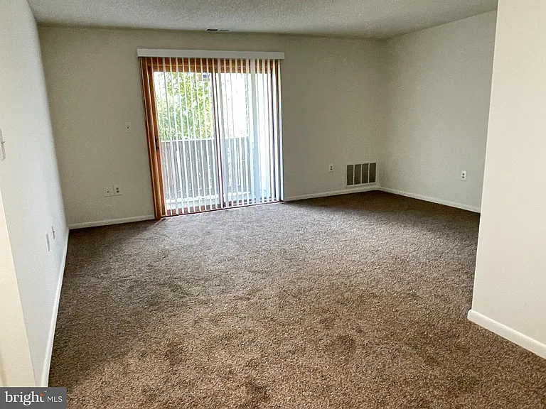 1216 Ravens Crest Dr — Photo 2