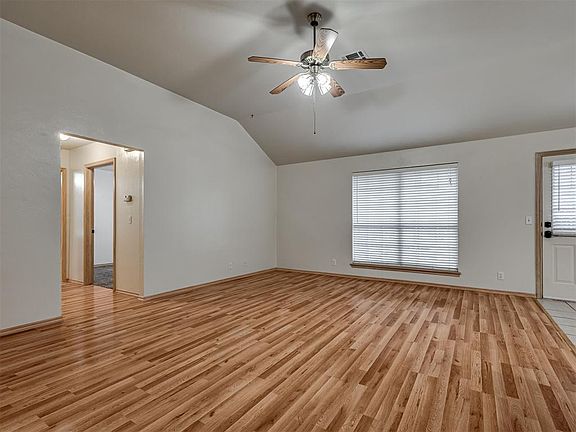 4th image of 205 N Kelly Ave