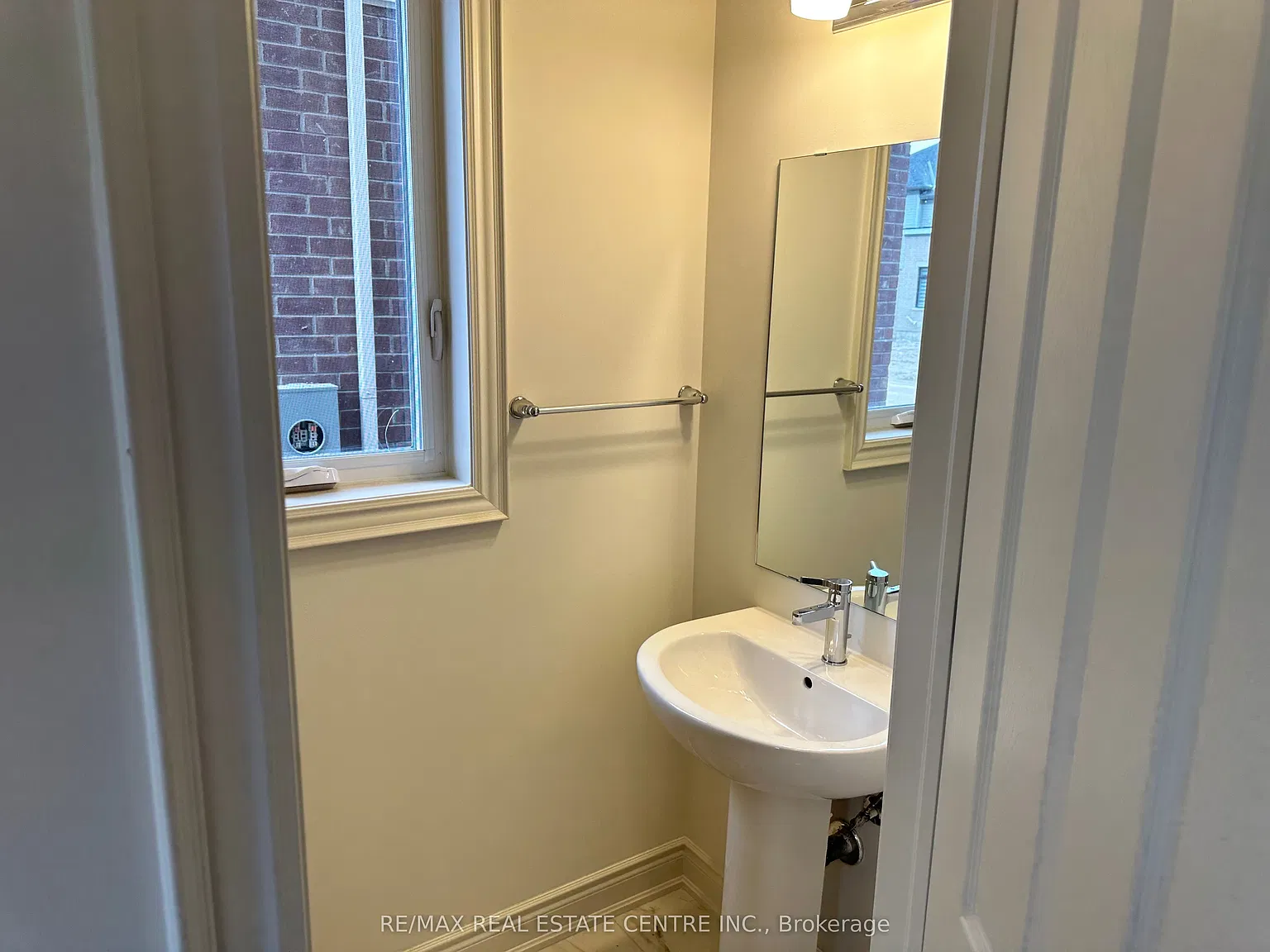 4 bed, $2,700 — Photo 3