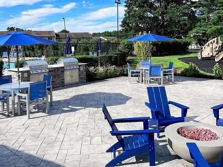 Outdoor Kitchen and Grilling Area