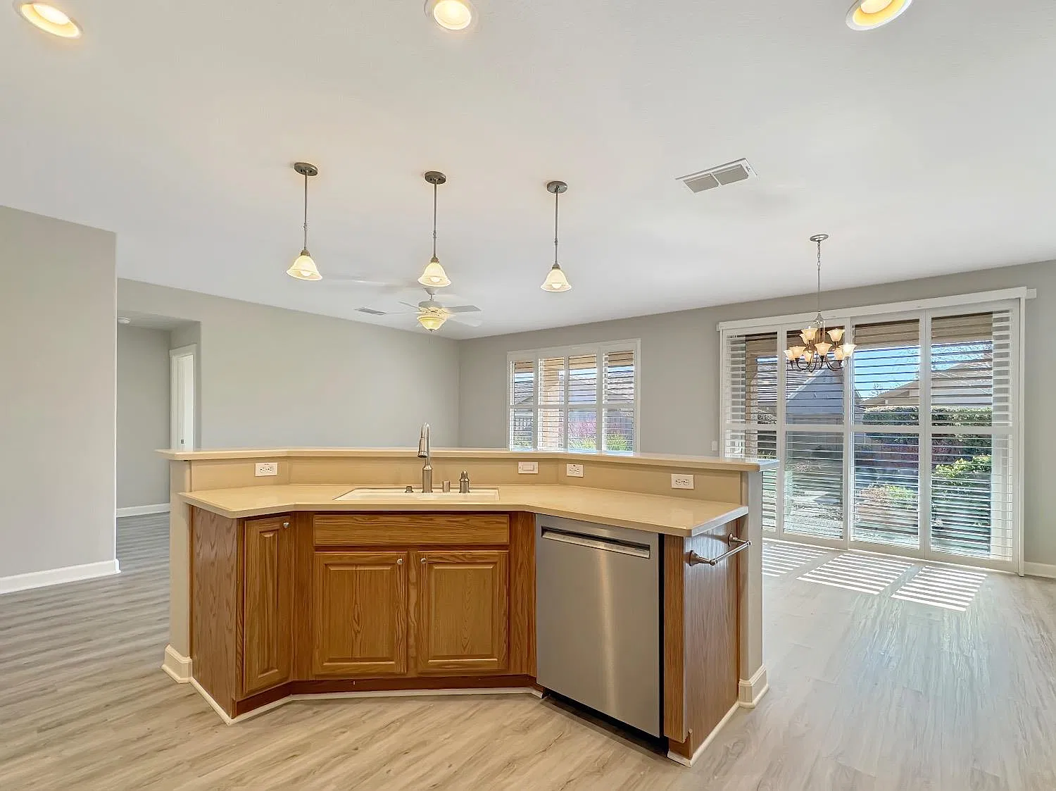 2 bed, 1549 sqft, $2,799 — Photo 3