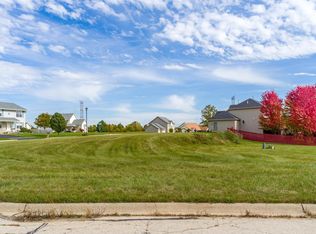 560 Verona Dr, Rockford, IL 61107