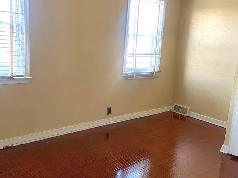 4613 Hartel Ave — Photo 8