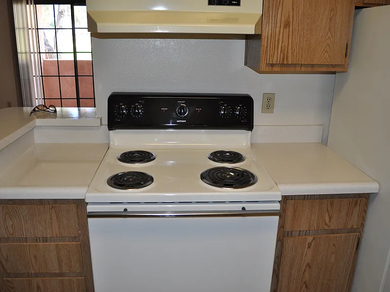 Los Olivos Apartments — Photo 48