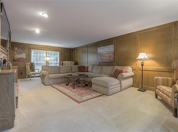 3rd image of 10514 W 121st St
