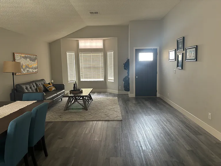 315 Salinas Dr — Photo 2