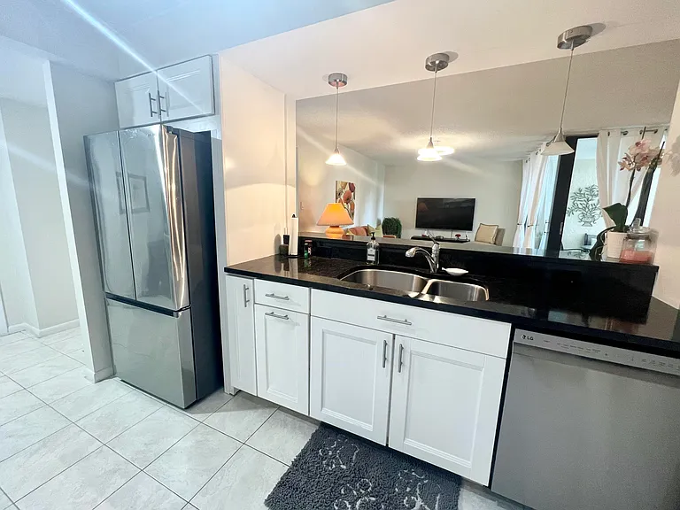 2025 Lavers Cir #D107 — Photo 7