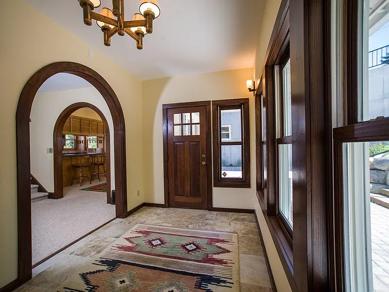 304 Skyles Pl — Photo 4