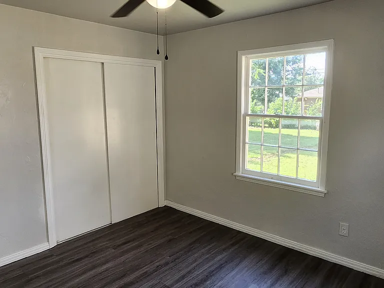 1833 Westchester Dr — Photo 7