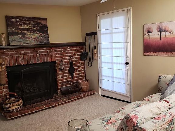 2nd image of 414 Franklin Dr #2
