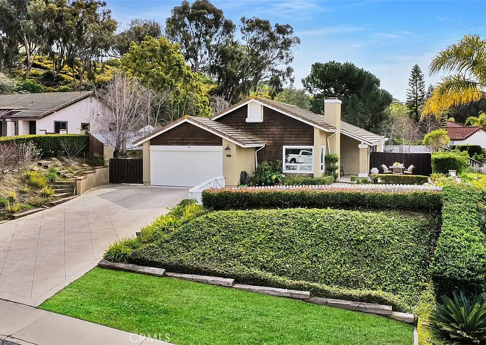 2897 Calle Heraldo