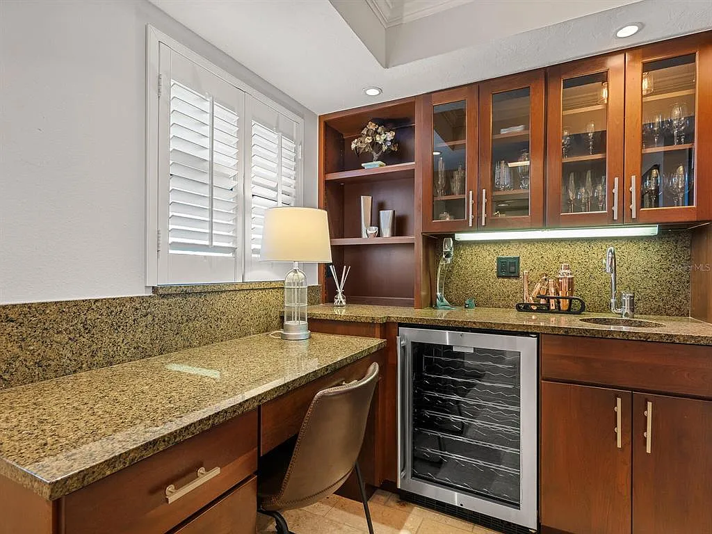 2 bed, 2.0 bath, 1361 sqft, $5,000 — Photo 4