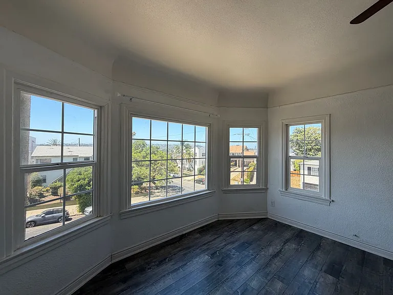 2616 Edgehill Dr — Photo 5