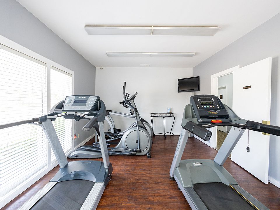 Fitness Center at Woodbridge of Castleton