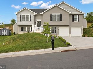 12 Ridge Vista Dr, Pine Grove, PA 17963