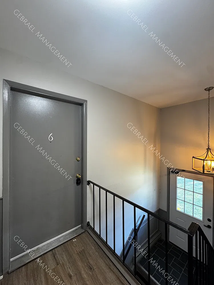 815 E Maple St — Photo 1