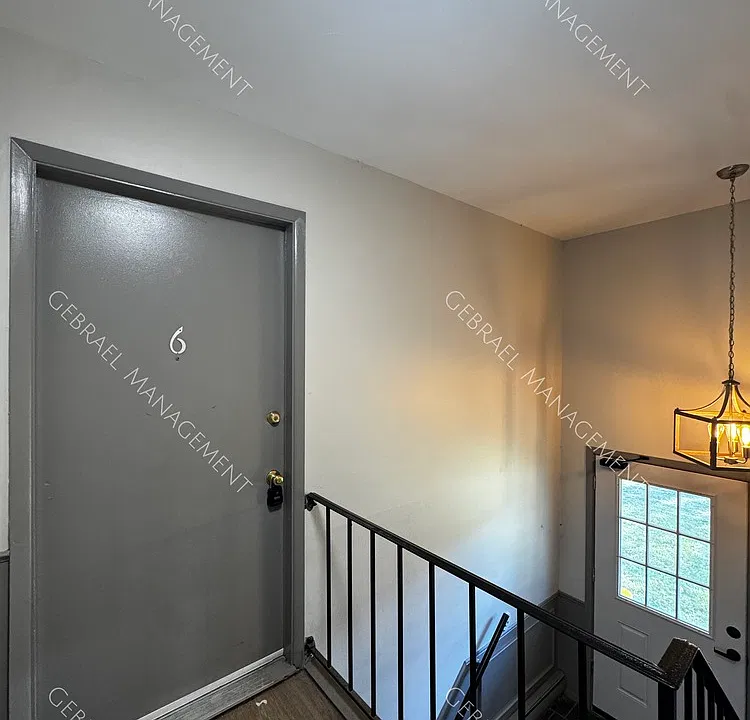 815 E Maple St #6