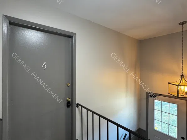 815 E Maple St APT 6, Holly, MI 48442