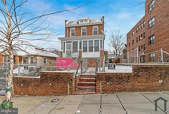 7 bed, $7,999 — Photo 2