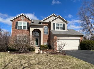 2 Queensbury Ct, Algonquin, IL 60102
