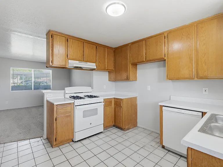 21911 Arapahoe Ave #6 — Photo 12