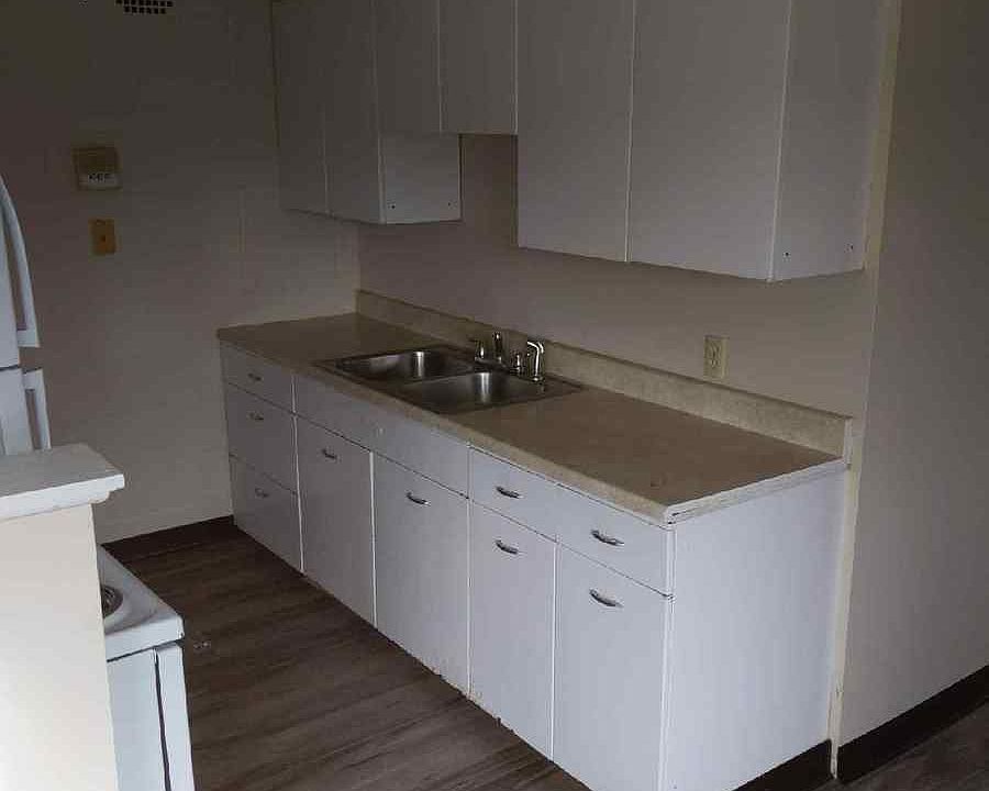1st image of 240 Fuller Ave #12