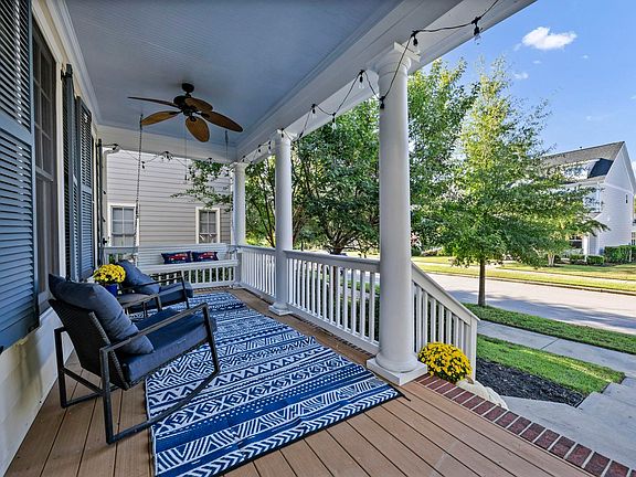 4th image of 813 Harborside Ln