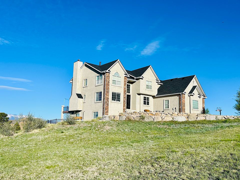 Front of House (from bottom of driveway)