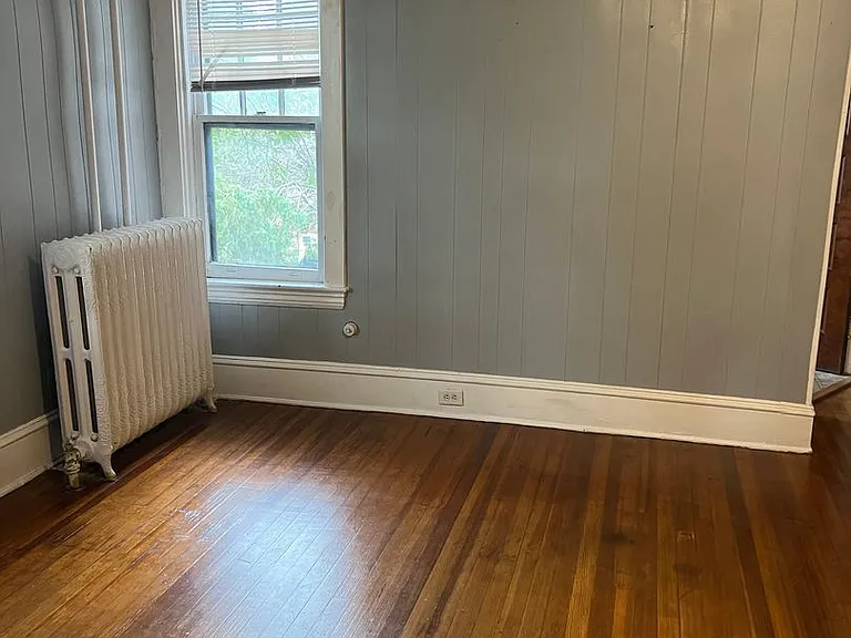 919 E King St — Photo 4