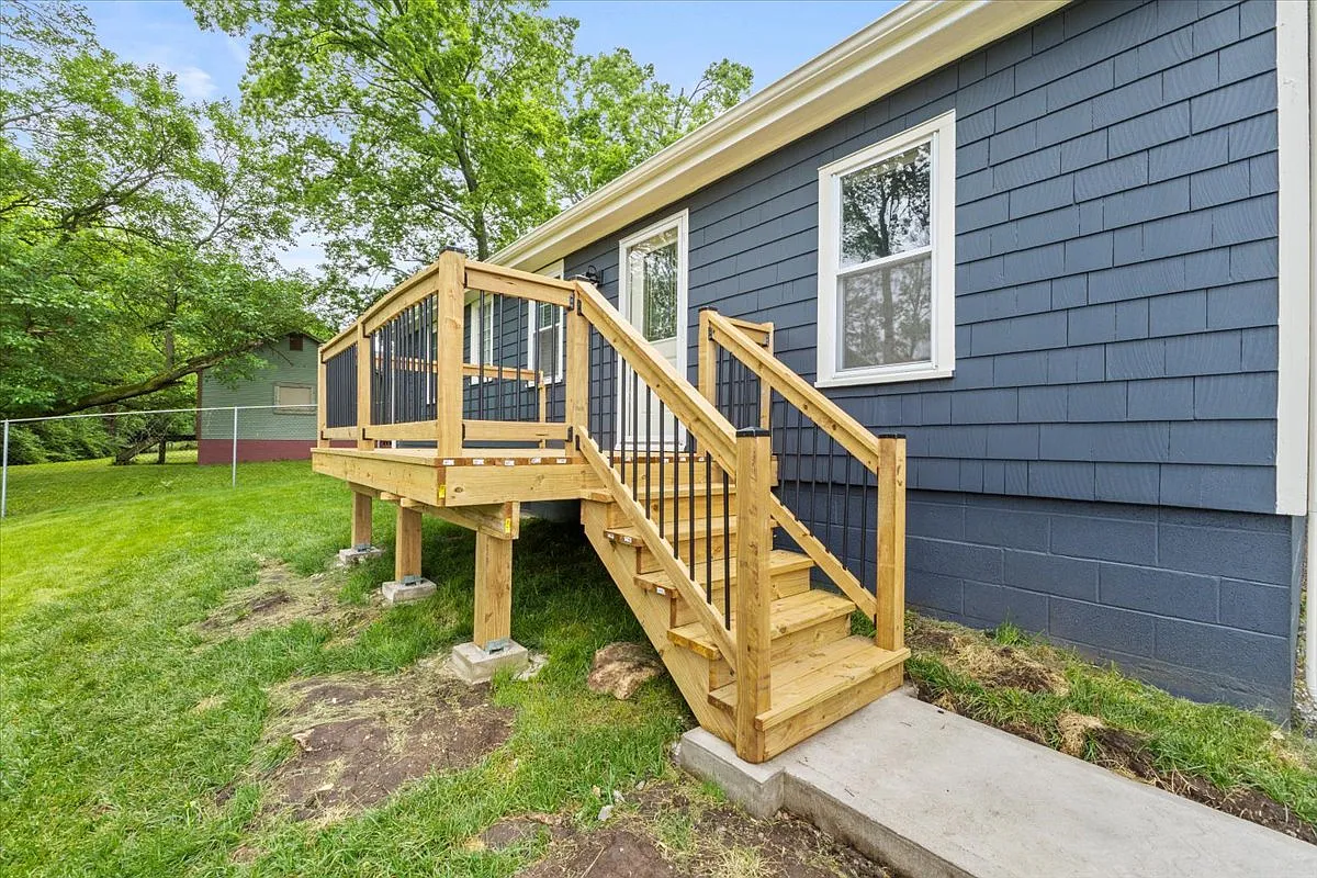 519 N Cherry St — Photo 3