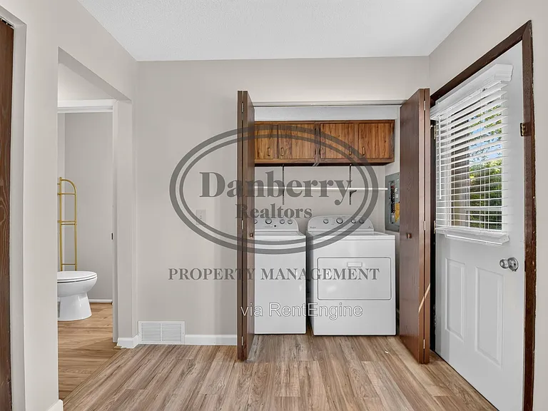 5409 Westcastle Dr #4 — Photo 6