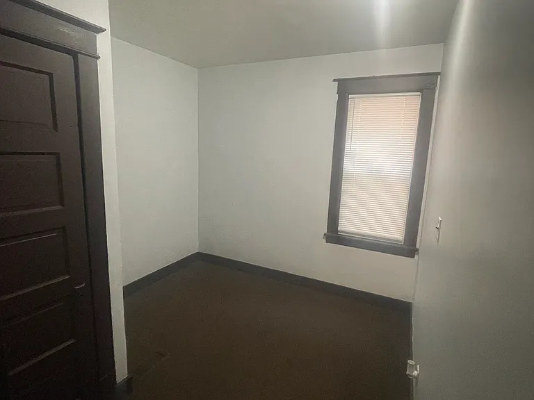 228 W Delavan Ave #LOWER FLOOR — Photo 12