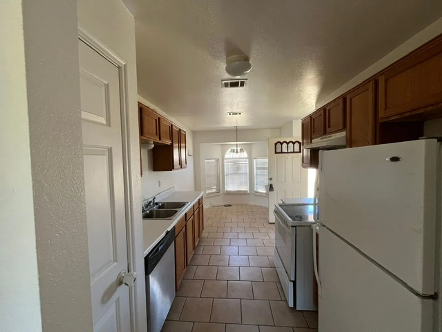 Single Family 3 bedroom — Photo 3