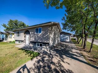 9710 S 117th Ave, Grande Prairie, AB T8V3P4