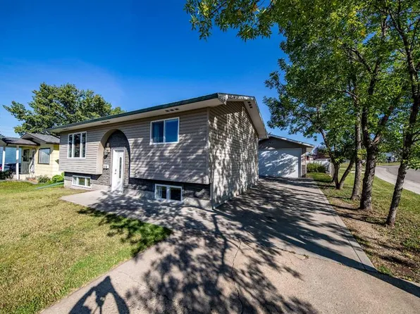 9710 S 117th Ave, Grande Prairie, AB T8V 3P4