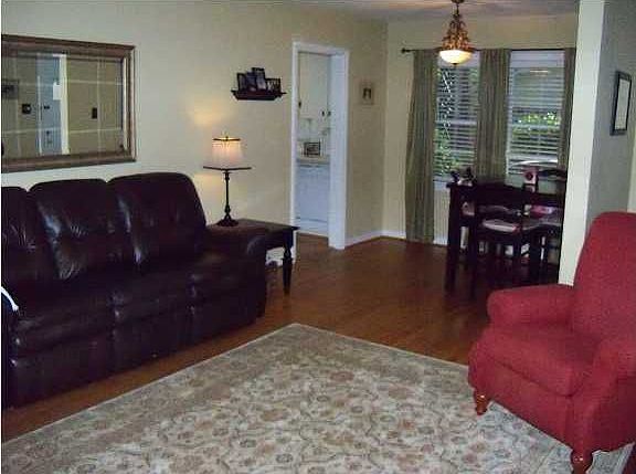 5th image of 2865 S Sherwood Dr