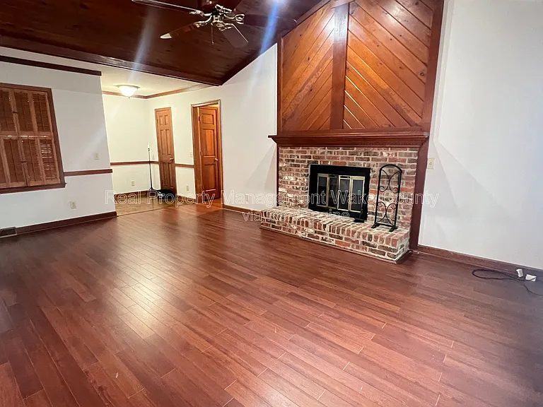 7404 Valley Run Dr — Photo 4