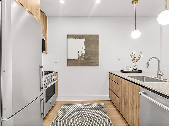 3rd image of 226 Putnam Ave #101
