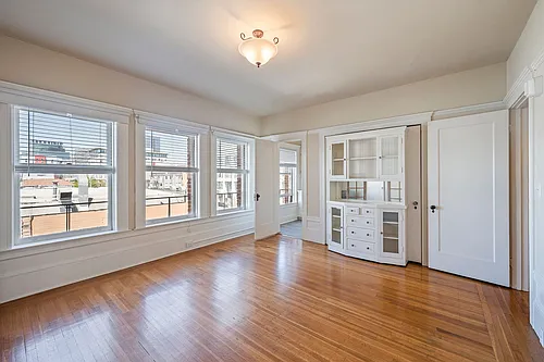 1029 Oak Street Photo 1