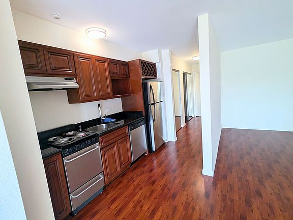 5th image of 2302 Pacific Ave #308