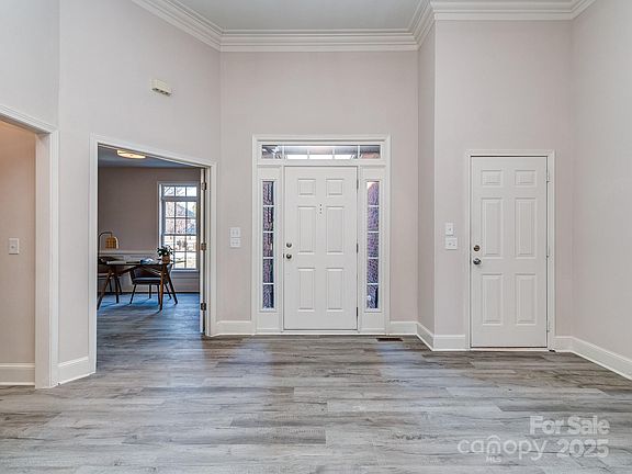 3rd image of 7852 Grimsby Cir