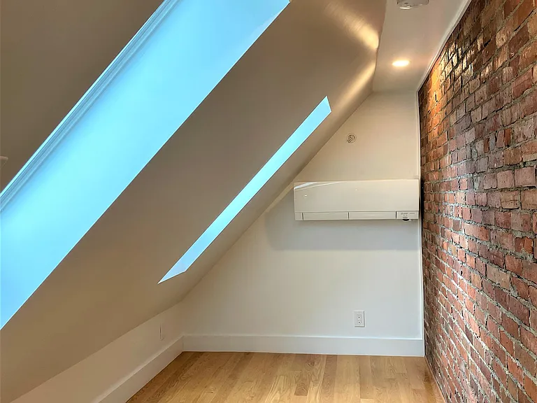 29 Green St #14 — Photo 10