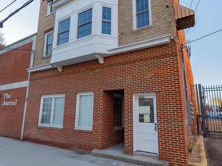 215 King St W #B — Photo 36